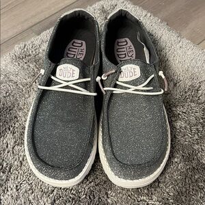 Hey Dude womens size 6. Like new
